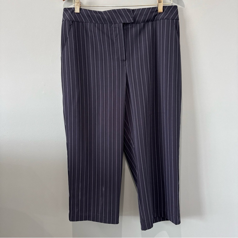 Tail Womens Black Pinstripe Cropped Pant Capri Size 10 Golf Outdoor Performance - Picture 1 of 13